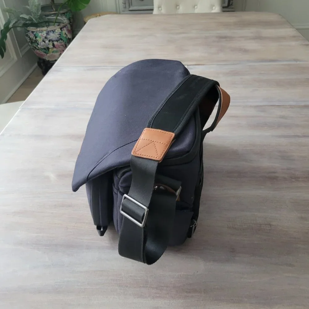 Vanguard Versatile Camera Tech Shoulder Bag Padded DSLR Mirrorless Urban